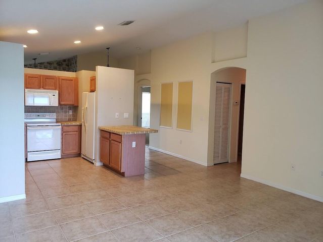 241 SW LAKE FOREST Way, Port St. Lucie, FL 34986
