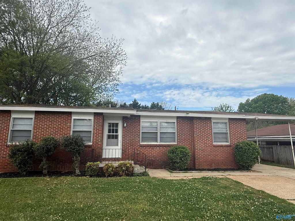 3218 Fairacres Road SW, Huntsville, AL 35805