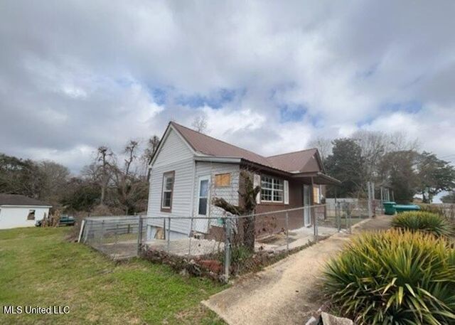 3104 10th Street, Meridian, MS 39301