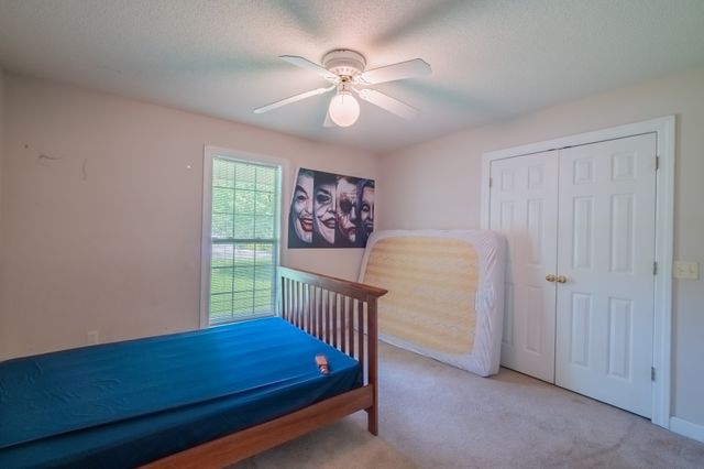 537 Big Oak Dr, Manchester, TN 37355