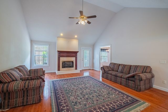 537 Big Oak Dr, Manchester, TN 37355