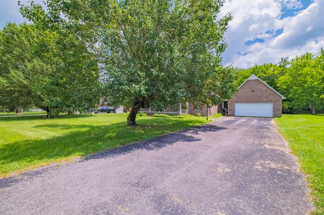 537 Big Oak Dr, Manchester, TN 37355