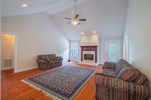 537 Big Oak Dr, Manchester, TN 37355