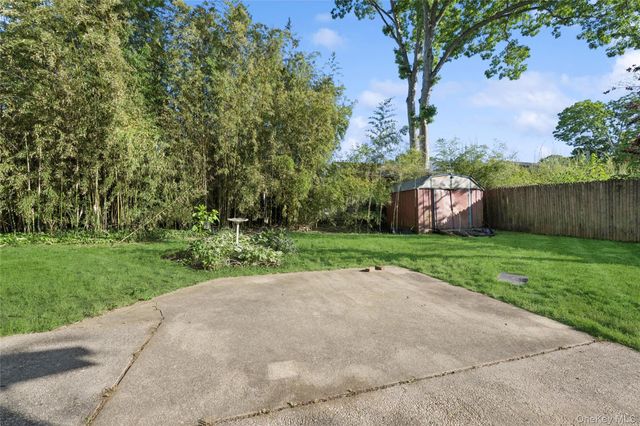 36 Lakeview Court, Ronkonkoma, NY 11779