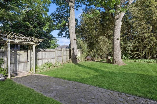 36 Lakeview Court, Ronkonkoma, NY 11779
