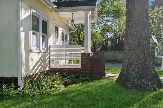 36 Lakeview Court, Ronkonkoma, NY 11779
