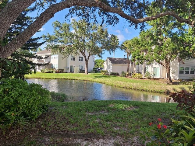1914 Westminster Circle 13-4, Vero Beach, FL 32966