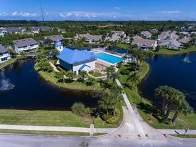1914 Westminster Circle 13-4, Vero Beach, FL 32966