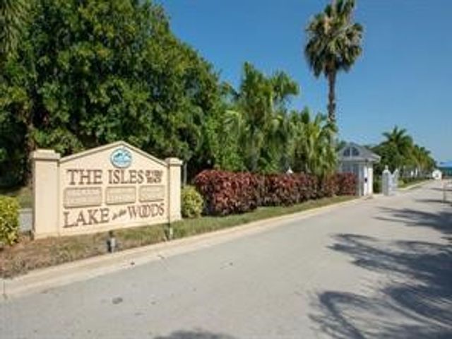 1914 Westminster Circle 13-4, Vero Beach, FL 32966