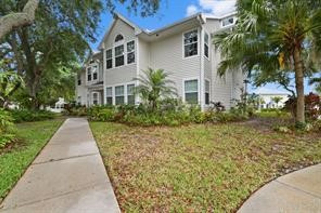1914 Westminster Circle 13-4, Vero Beach, FL 32966