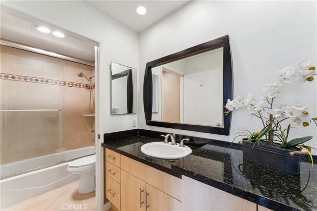 7826 Topanga Canyon 220, Canoga Park, CA 91304