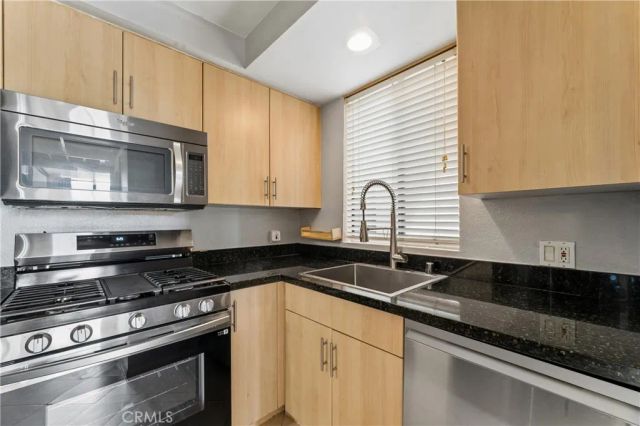 7826 Topanga Canyon 220, Canoga Park, CA 91304