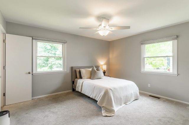 2727 Roscommon Drive, Fort Wayne, IN 46805