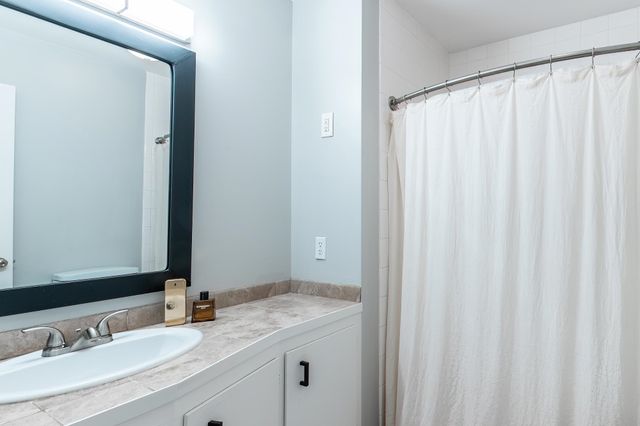 2727 Roscommon Drive, Fort Wayne, IN 46805