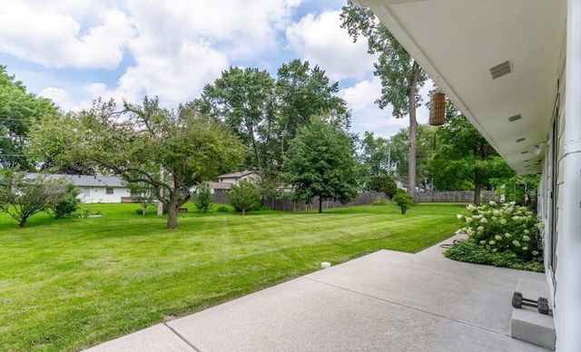 2727 Roscommon Drive, Fort Wayne, IN 46805