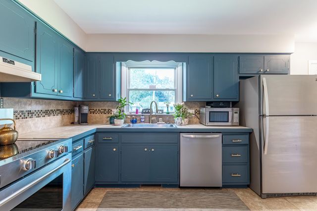 2727 Roscommon Drive, Fort Wayne, IN 46805