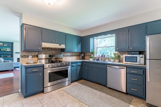 2727 Roscommon Drive, Fort Wayne, IN 46805