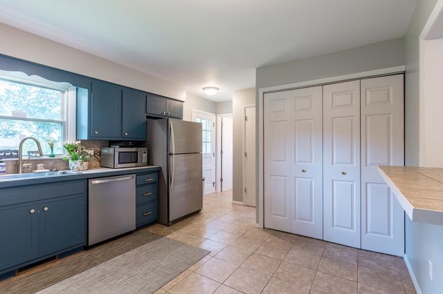 2727 Roscommon Drive, Fort Wayne, IN 46805