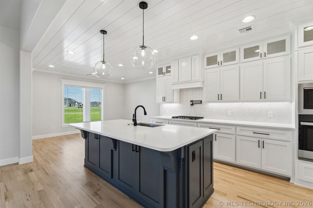 31411 E Two Socks Drive, Broken Arrow, OK 74014
