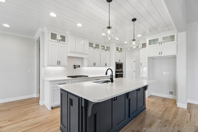 31411 E Two Socks Drive, Broken Arrow, OK 74014