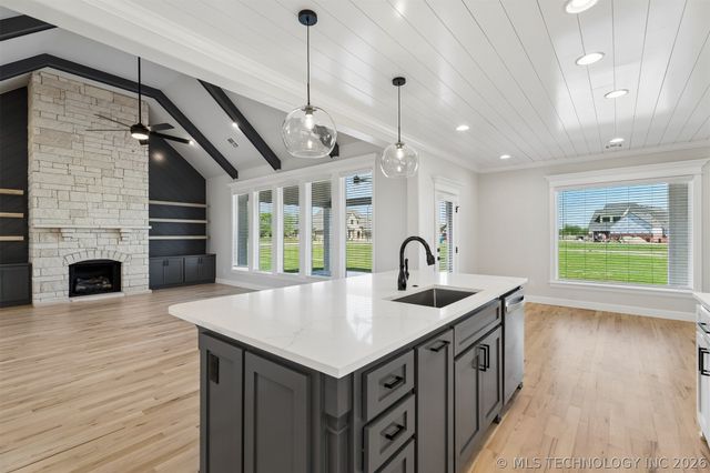 31411 E Two Socks Drive, Broken Arrow, OK 74014