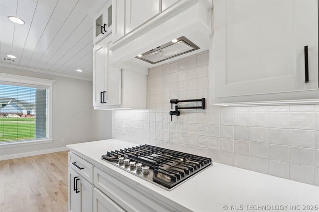 31411 E Two Socks Drive, Broken Arrow, OK 74014