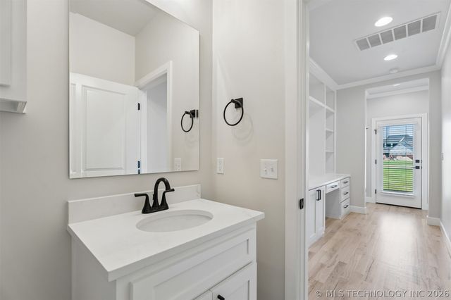31411 E Two Socks Drive, Broken Arrow, OK 74014