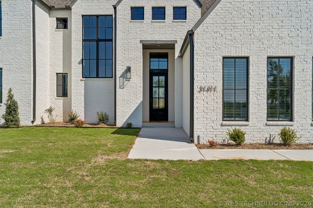 31411 E Two Socks Drive, Broken Arrow, OK 74014