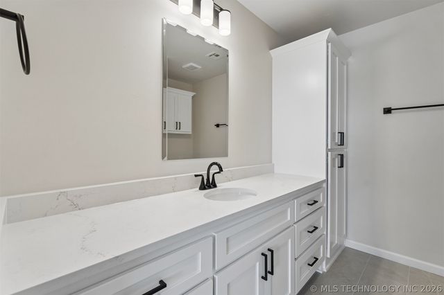 31411 E Two Socks Drive, Broken Arrow, OK 74014