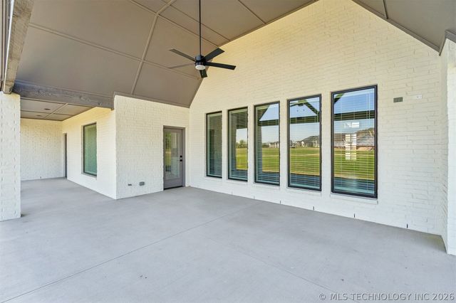 31411 E Two Socks Drive, Broken Arrow, OK 74014