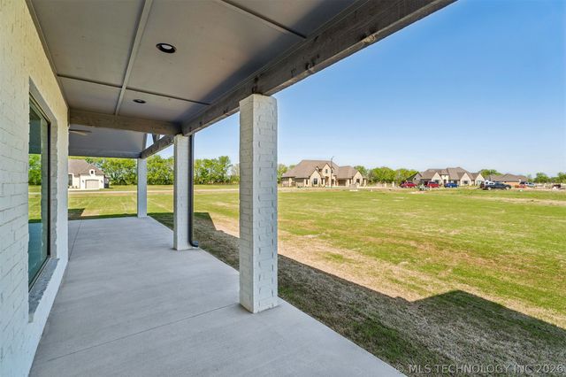 31411 E Two Socks Drive, Broken Arrow, OK 74014