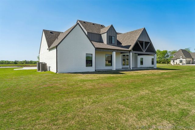 31411 E Two Socks Drive, Broken Arrow, OK 74014