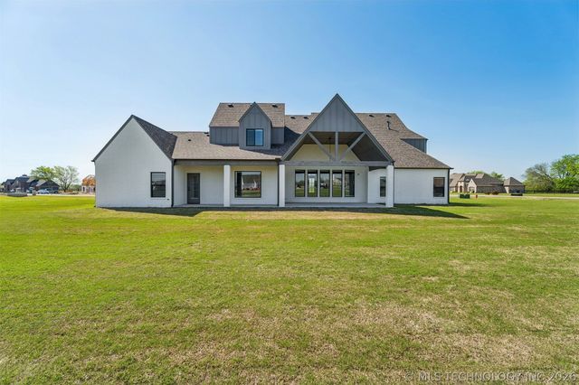 31411 E Two Socks Drive, Broken Arrow, OK 74014