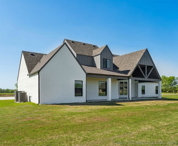 31411 E Two Socks Drive, Broken Arrow, OK 74014