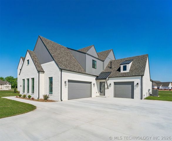 31411 E Two Socks Drive, Broken Arrow, OK 74014
