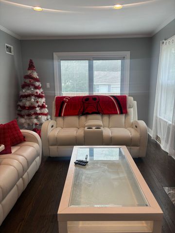 1511 S 9th Avenue, Maywood, IL 60153