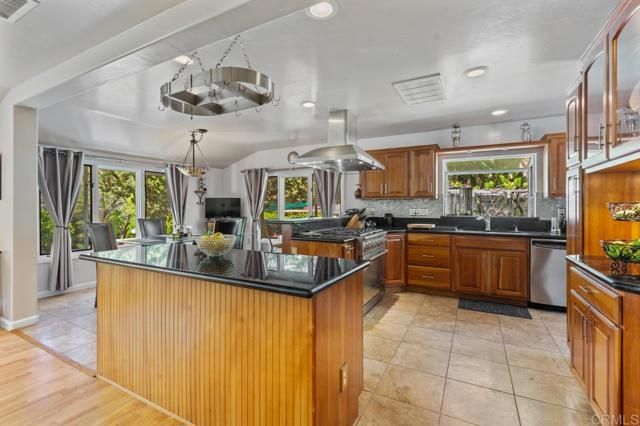 10880 Hess Drive, La Mesa, CA 91941