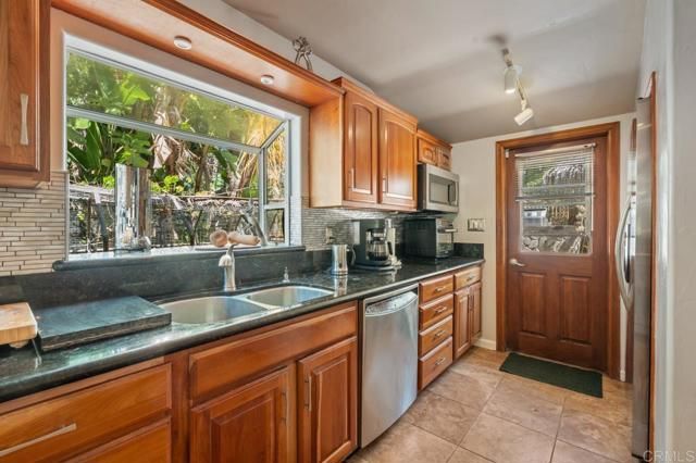 10880 Hess Drive, La Mesa, CA 91941