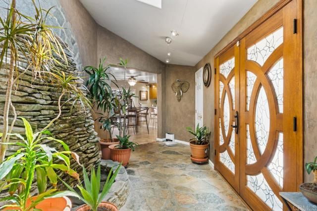 10880 Hess Drive, La Mesa, CA 91941