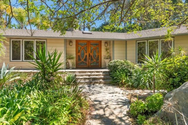 10880 Hess Drive, La Mesa, CA 91941