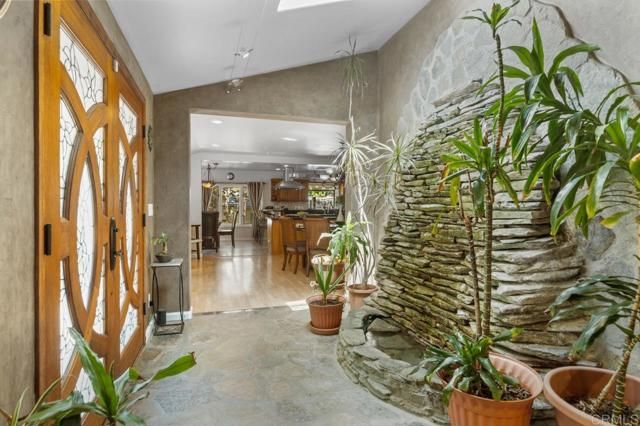 10880 Hess Drive, La Mesa, CA 91941