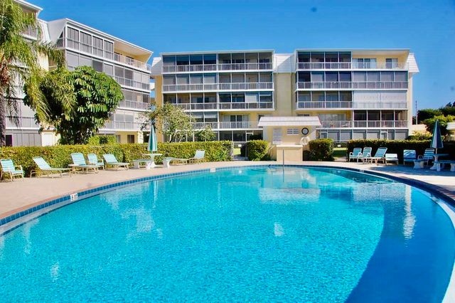 145 Atlantis Boulevard Ph4, Atlantis, FL 33462