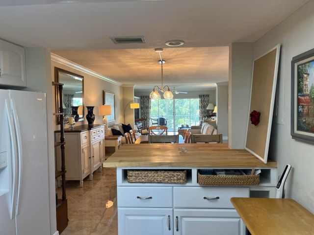 145 Atlantis Boulevard Ph4, Atlantis, FL 33462