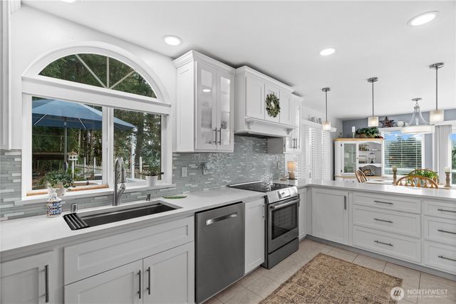 100 NE Alta Vista Drive, Belfair, WA 98528