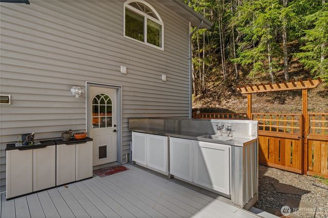 100 NE Alta Vista Drive, Belfair, WA 98528