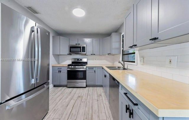 301 NW 51st St 0, Oakland Park, FL 33309