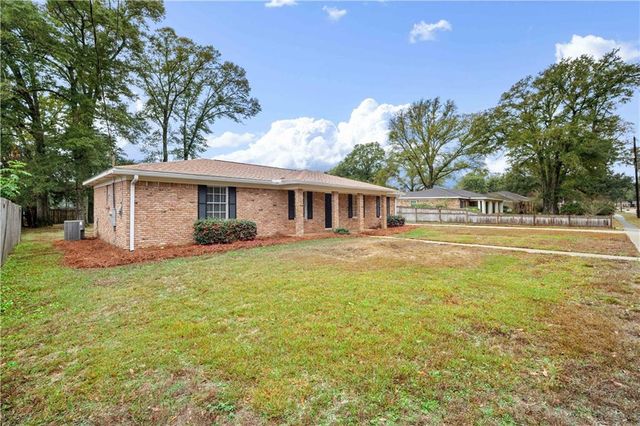 1586 Regency Drive, Mobile, AL 36693