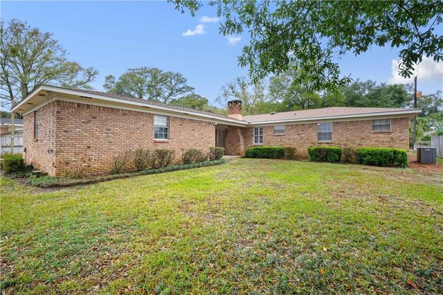 1586 Regency Drive, Mobile, AL 36693