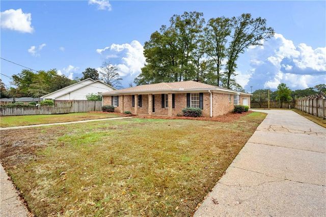 1586 Regency Drive, Mobile, AL 36693