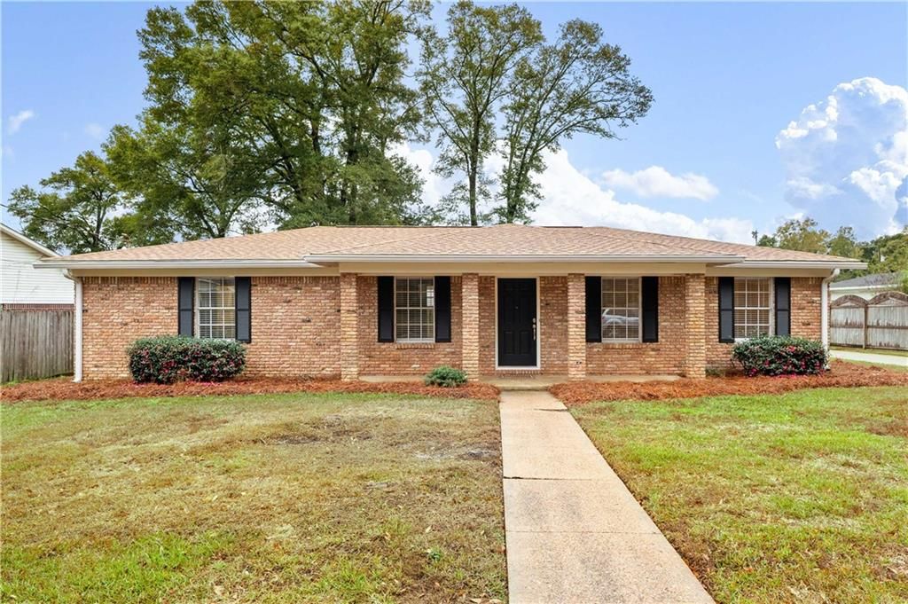 1586 Regency Drive, Mobile, AL 36693